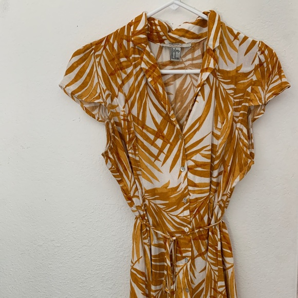 Women’s Buttoned Short Sleeve Dress - Picture 2 of 3